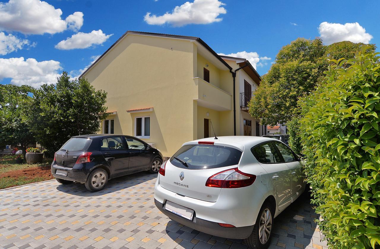 Apartments Olivera 1726 Pula Exterior photo